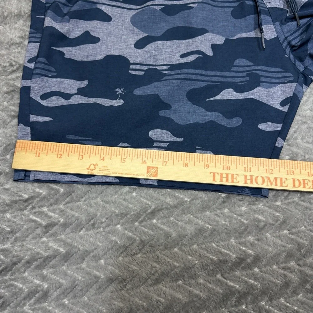 Travis Mathew Survivalist Casual Board Shorts Men XL Blue Camo Heater Series